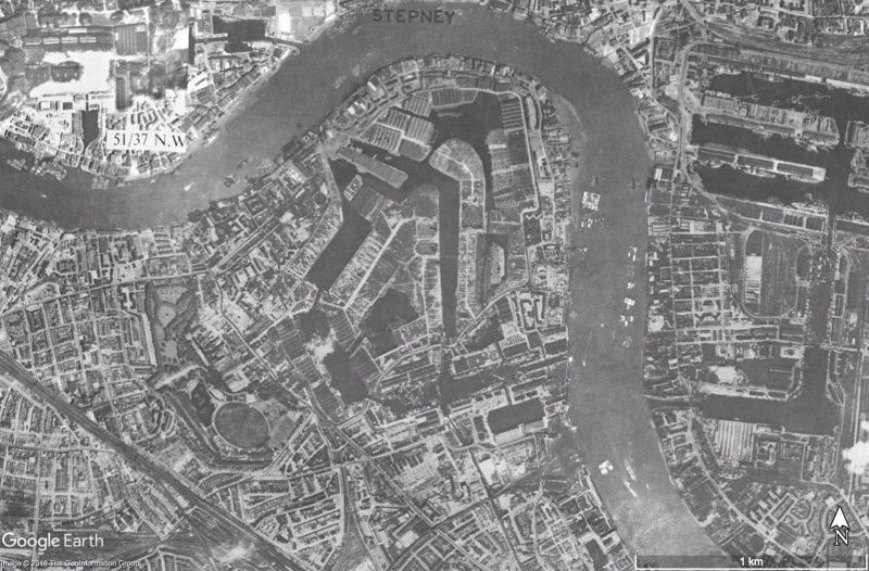 Aerial view of the Rotherhithe peninsula from 1945